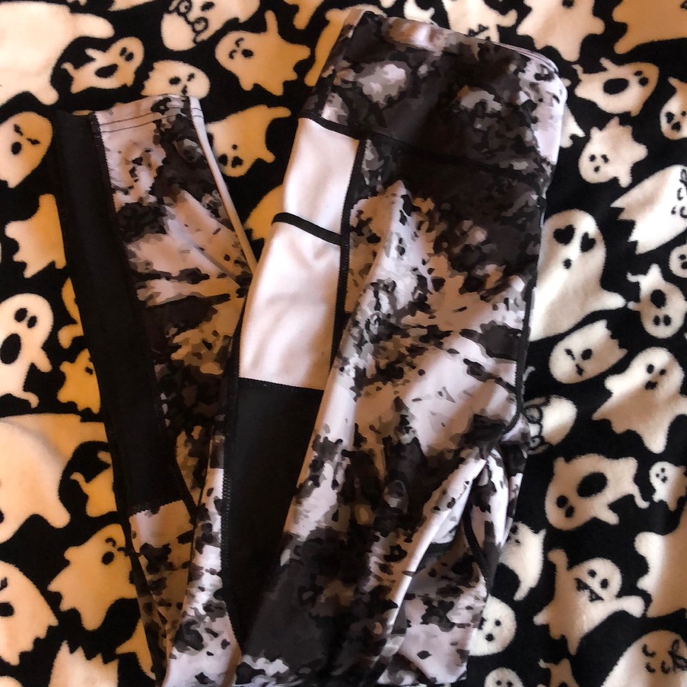 These are nice leggings that feel very breathable